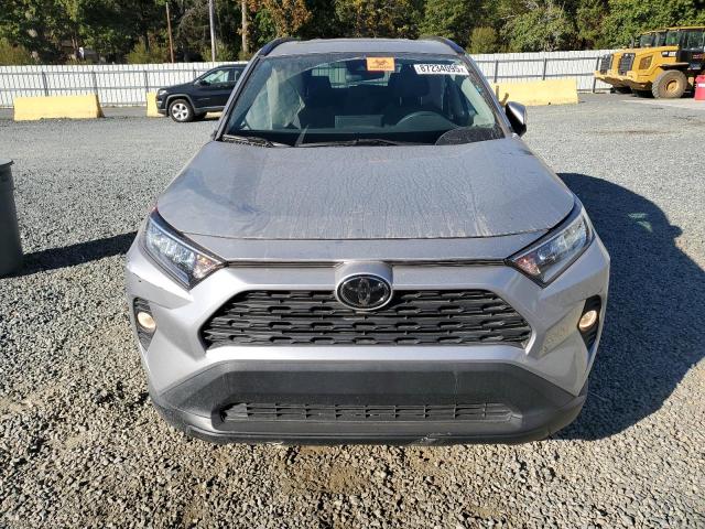 2T3W1RFV5LW093533 - 2020 TOYOTA RAV4 XLE SILVER photo 5