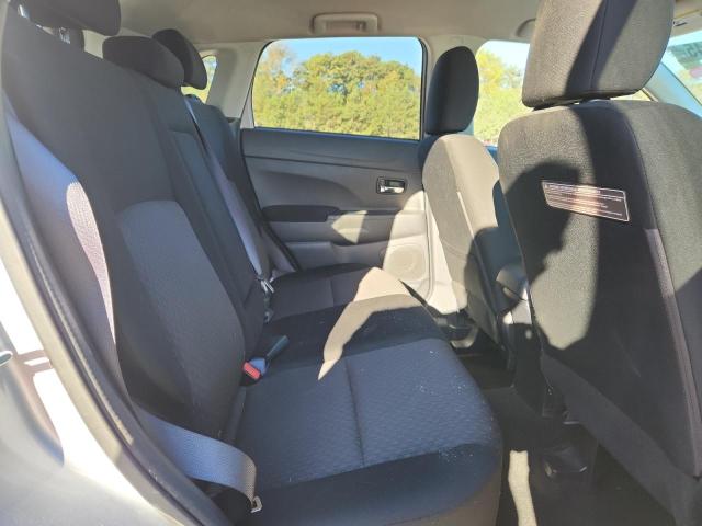 JA4AP3AU6HZ067495 - 2017 MITSUBISHI OUTLANDER ES SILVER photo 10