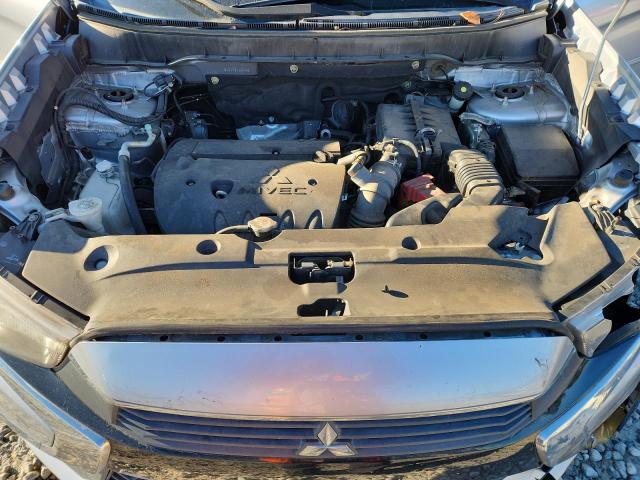 JA4AP3AU6HZ067495 - 2017 MITSUBISHI OUTLANDER ES SILVER photo 11