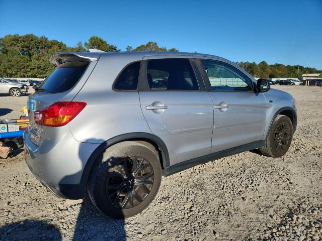 JA4AP3AU6HZ067495 - 2017 MITSUBISHI OUTLANDER ES SILVER photo 3