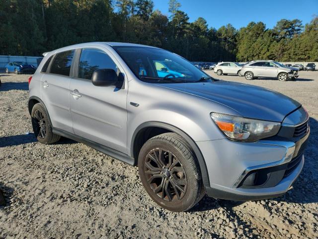 JA4AP3AU6HZ067495 - 2017 MITSUBISHI OUTLANDER ES SILVER photo 4