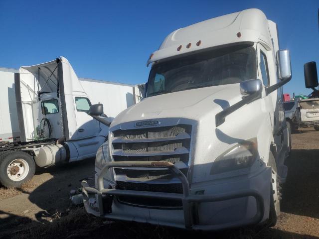 3AKJHHDR4JSJR7983 - 2018 FREIGHTLINER CASCADIA 1 WHITE photo 2