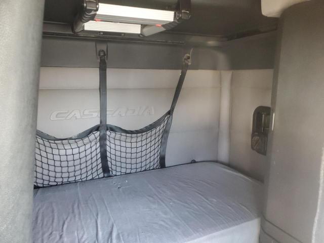 3AKJHHDR4JSJR7983 - 2018 FREIGHTLINER CASCADIA 1 WHITE photo 6