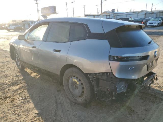 WB523CF03RCR15800 - 2024 BMW IX XDRIVE50 SILVER photo 2