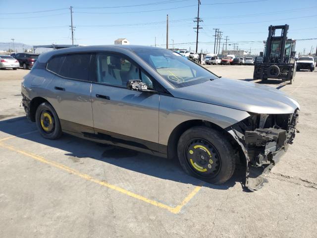 WB523CF03RCR15800 - 2024 BMW IX XDRIVE50 SILVER photo 4