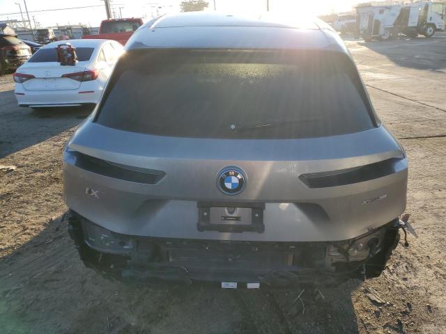WB523CF03RCR15800 - 2024 BMW IX XDRIVE50 SILVER photo 6