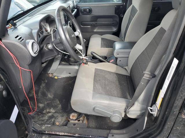 1J4BA5H11AL153027 - 2010 JEEP WRANGLER U SAHARA BLACK photo 7