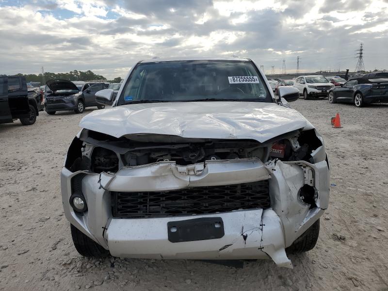 JTEZU5JR3J5166728 - 2018 TOYOTA 4RUNNER SR5 ვერცხლისფერი ფოტო 5