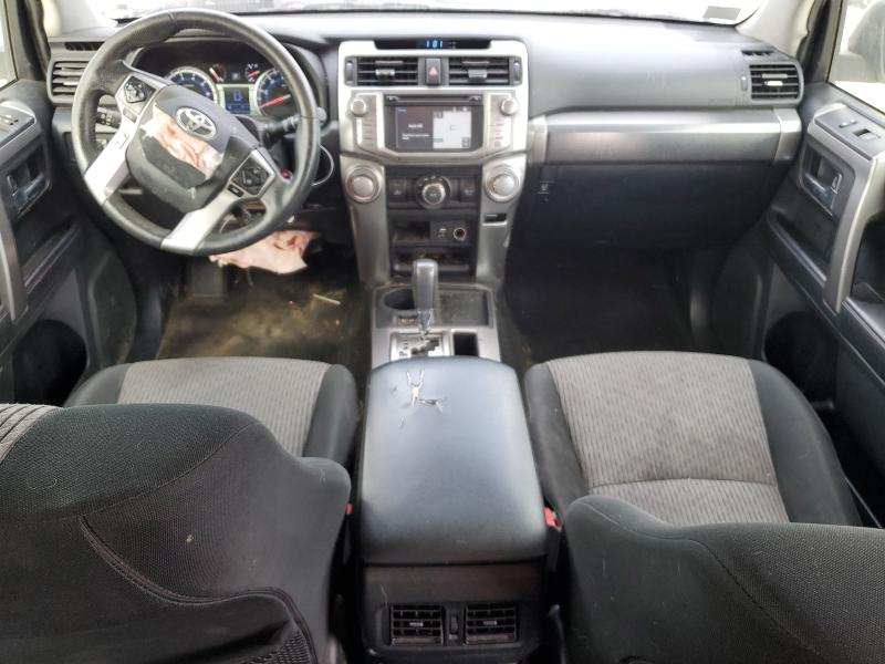 JTEZU5JR3J5166728 - 2018 TOYOTA 4RUNNER SR5 ვერცხლისფერი ფოტო 8