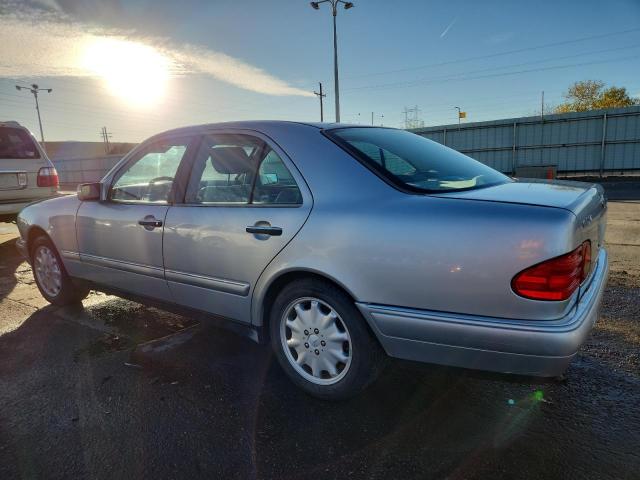 WDBJF82H7XX020024 - 1999 MERCEDES-BENZ E 320 4MATIC SILVER photo 2