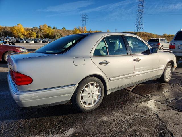 WDBJF82H7XX020024 - 1999 MERCEDES-BENZ E 320 4MATIC SILVER photo 3