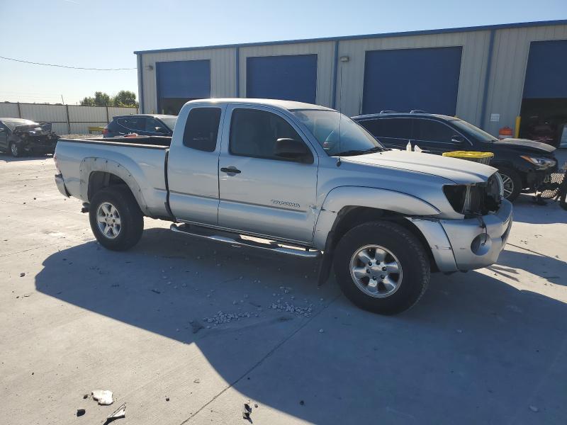 5TETX62N09Z664476 - 2009 TOYOTA TACOMA PRERUNNER ACCESS CAB SILVER photo 4