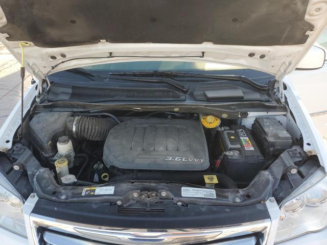 2C4RC1BG4GR103839 - 2016 CHRYSLER TOWN & COU TOURING WHITE photo 12