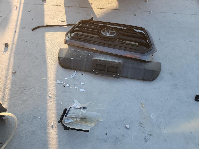 5TFAX5GN2JX108658 - 2018 TOYOTA TACOMA DOUBLE CAB GRAY photo 12