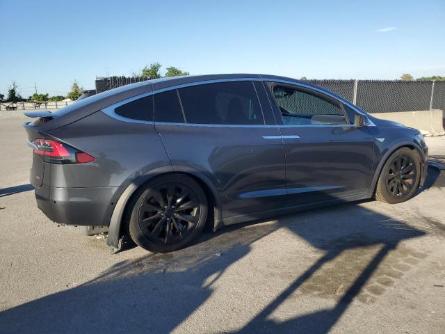 5YJXCAE22GF004875 - 2016 TESLA MODEL X GRAY photo 3