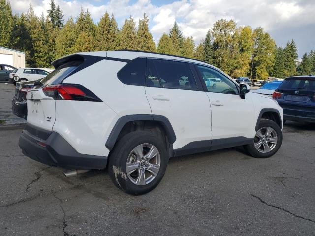 2T3P1RFV9PW382618 - 2023 TOYOTA RAV4 XLE WHITE photo 3