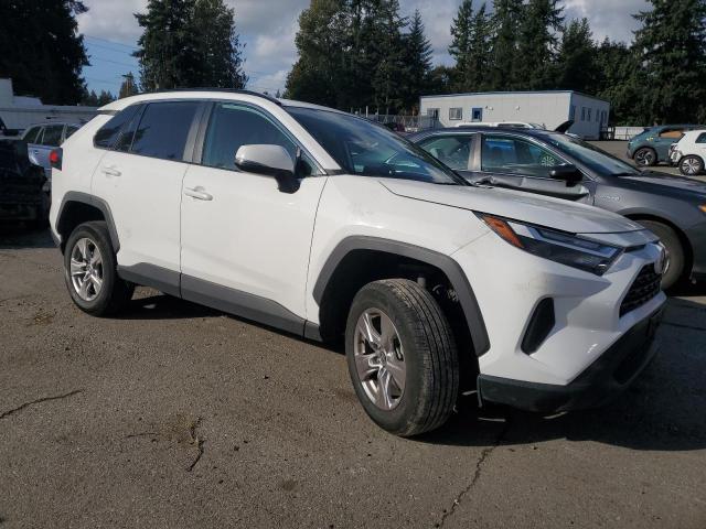 2T3P1RFV9PW382618 - 2023 TOYOTA RAV4 XLE WHITE photo 4