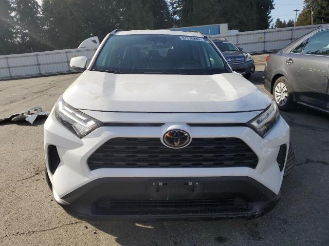 2T3P1RFV9PW382618 - 2023 TOYOTA RAV4 XLE WHITE photo 5