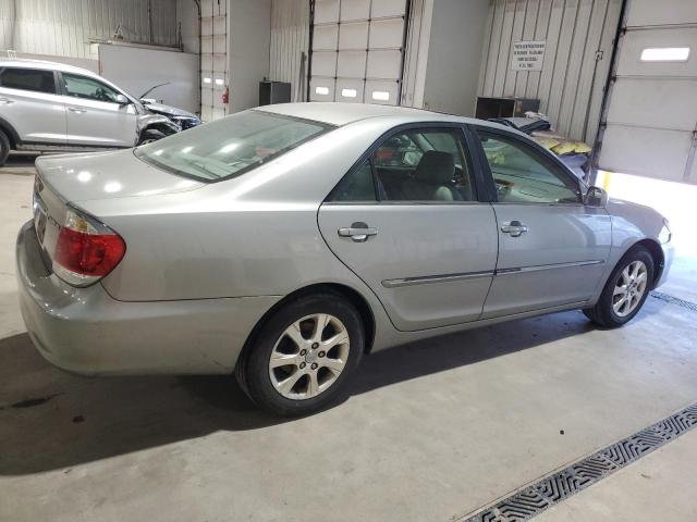 4T1BE30K95U971264 - 2005 TOYOTA CAMRY LE 灰色 照片 3