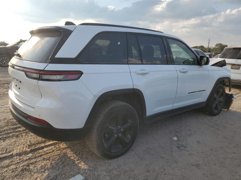 1C4RJHAG6P8702897 - 2023 JEEP GRAND CHEROKEE LAREDO WHITE photo 3