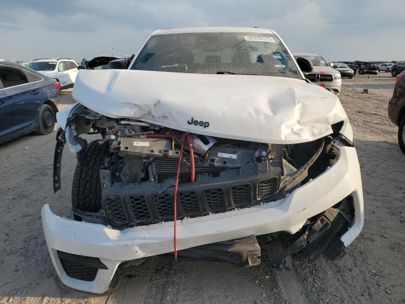 1C4RJHAG6P8702897 - 2023 JEEP GRAND CHEROKEE LAREDO WHITE photo 5