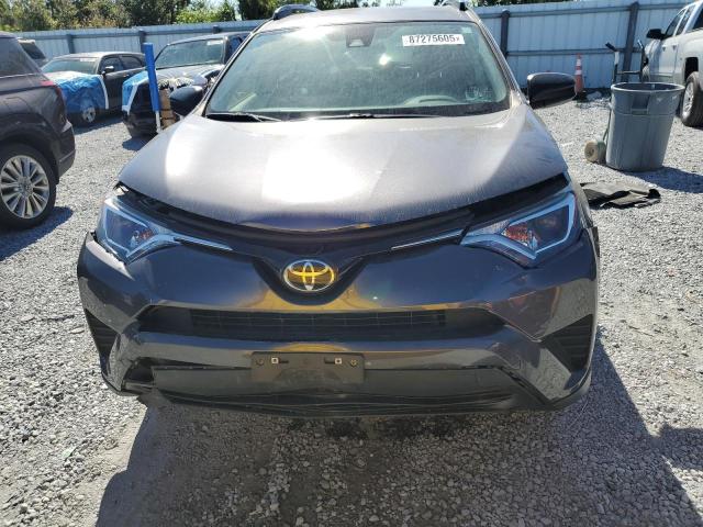 JTMBFREV0JJ729756 - 2018 TOYOTA RAV4 LE 灰色 照片 5