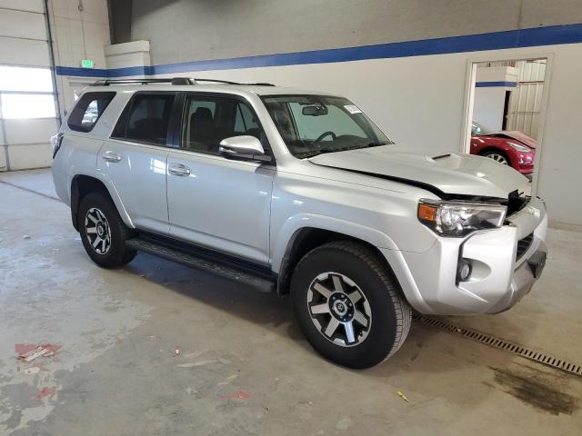 JTEBU5JR7K5656981 - 2019 TOYOTA 4RUNNER SR5/SR5 PREMIUM Gümüş fotoğraf 4