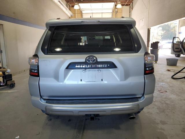 JTEBU5JR7K5656981 - 2019 TOYOTA 4RUNNER SR5/SR5 PREMIUM Gümüş fotoğraf 6