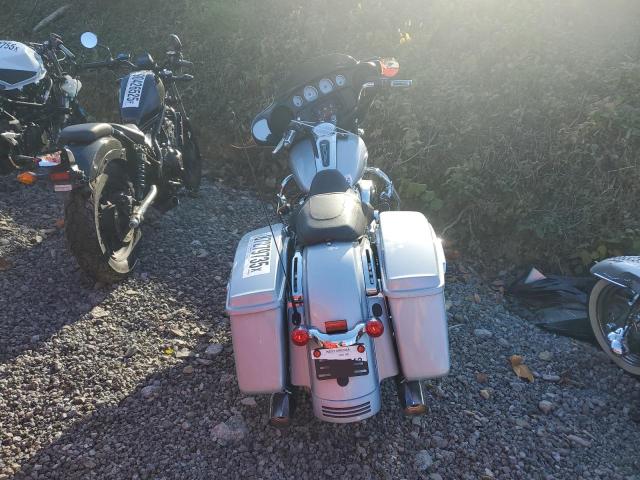 1HD1KBC10PB628796 - 2023 HARLEY-DAVIDSON FLHX 银色 照片 4