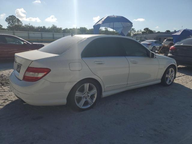 WDDGF5EB1AR123460 - 2010 MERCEDES-BENZ C 300 WHITE photo 3