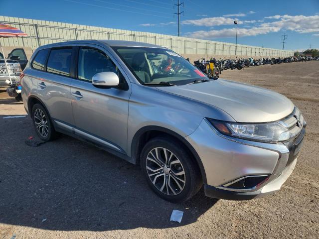 JA4AD3A39JJ004198 - 2018 MITSUBISHI OUTLANDER SE GRAY photo 4