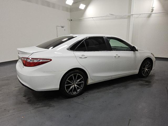 4T1BF1FK7FU923966 - 2015 TOYOTA CAMRY LE WHITE photo 3
