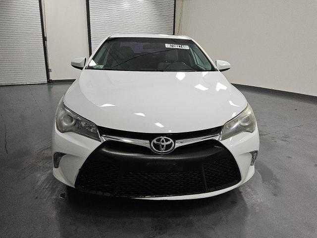4T1BF1FK7FU923966 - 2015 TOYOTA CAMRY LE WHITE photo 5