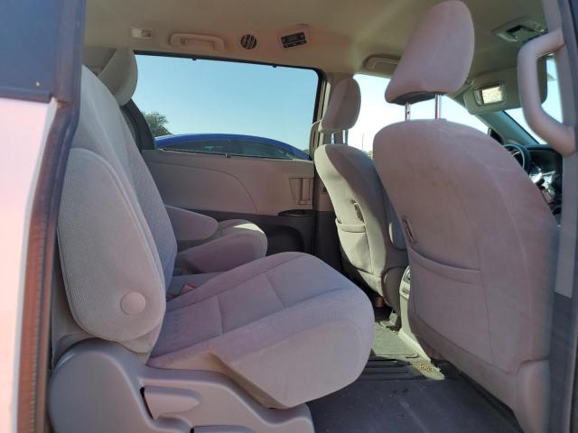 5TDKZ3DC6JS965349 - 2018 TOYOTA SIENNA LE Weiß Foto 11