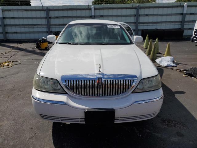1LNHM81W14Y633747 - 2004 LINCOLN TOWN CAR EXECUTIVE WHITE photo 5