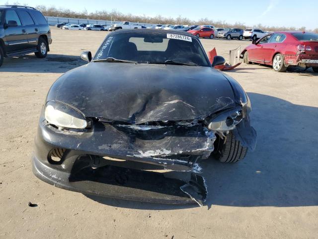 JM1NB353420228946 - 2002 MAZDA MX-5 MIATA BASE BLACK photo 5