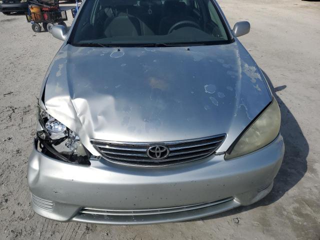 4T1BF32K35U105246 - 2005 TOYOTA CAMRY LE 银色 照片 11