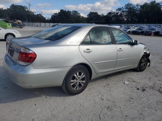 4T1BF32K35U105246 - 2005 TOYOTA CAMRY LE 银色 照片 3