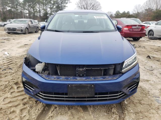 1VWDT7A39HC003142 - 2017 VOLKSWAGEN PASSAT R-LINE Blau Foto 5
