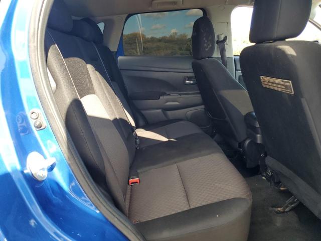 JA4AP3AU2JU008835 - 2018 MITSUBISHI OUTLANDER ES BLUE photo 11