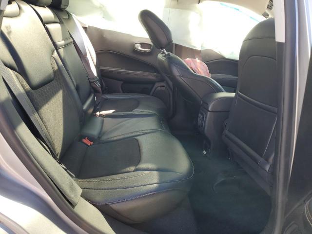 3C4NJCBB8JT228903 - 2018 JEEP COMPASS LATITUDE SILVER photo 10