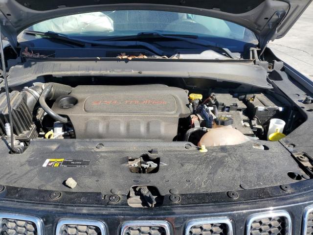 3C4NJCBB8JT228903 - 2018 JEEP COMPASS LATITUDE SILVER photo 11