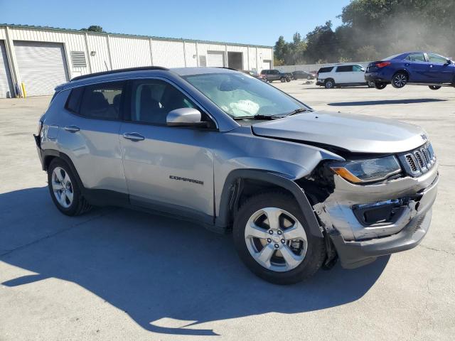 3C4NJCBB8JT228903 - 2018 JEEP COMPASS LATITUDE SILVER photo 4