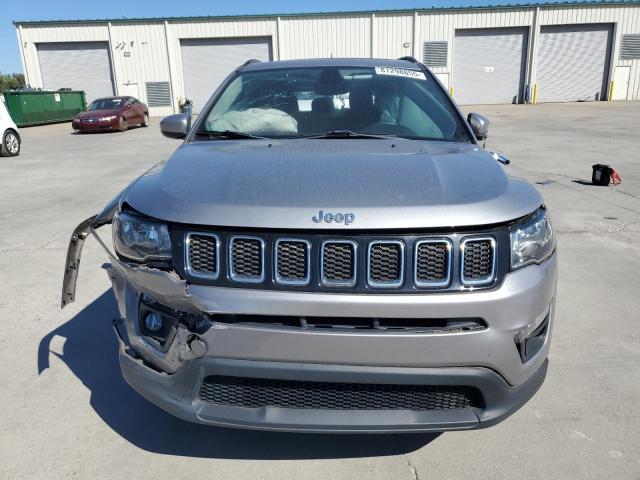 3C4NJCBB8JT228903 - 2018 JEEP COMPASS LATITUDE SILVER photo 5
