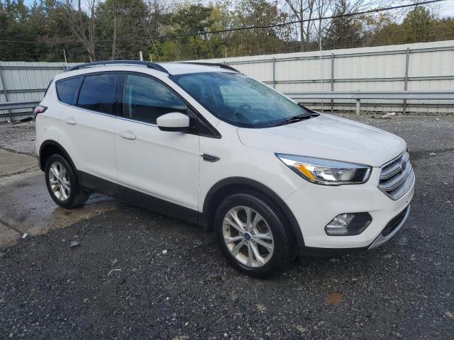 1FMCU9GDXJUC76982 - 2018 FORD ESCAPE SE WHITE photo 4