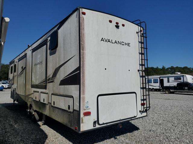 4YDF38323LE760540 - 2020 KEYSTONE AVALANCHE 白色 照片 3