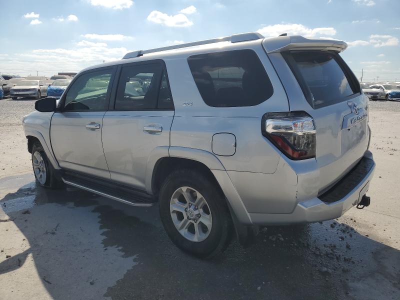 JTEZU5JR7J5173908 - 2018 TOYOTA 4RUNNER SR5 银色 照片 2