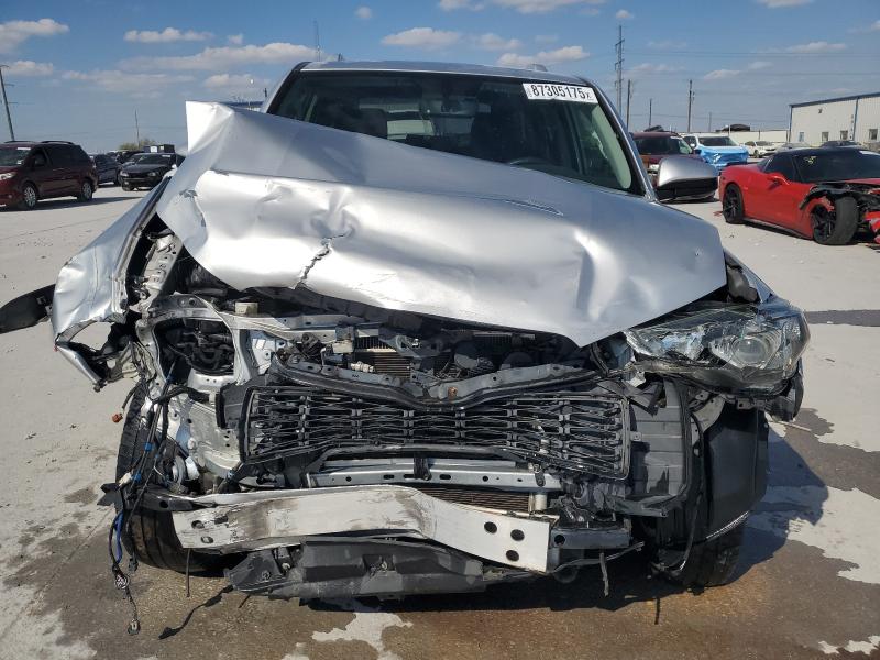 JTEZU5JR7J5173908 - 2018 TOYOTA 4RUNNER SR5 银色 照片 5