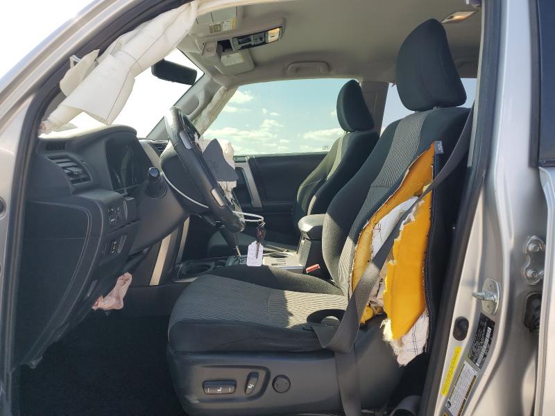 JTEZU5JR7J5173908 - 2018 TOYOTA 4RUNNER SR5 银色 照片 7