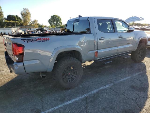 3TMDZ5BNXJM039822 - 2018 TOYOTA TACOMA DOUBLE CAB Gümüş foto 3